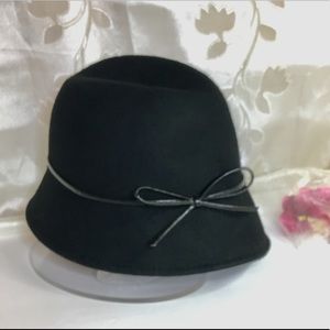 Giovanni of New York Women’s Black Bucket Wool Felt Hat Small-Medium Pre owned